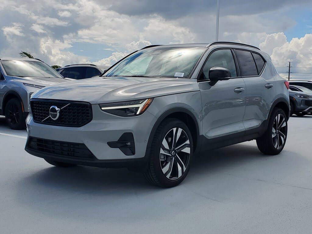 2026 Volvo XC40 B4 Plus FWD