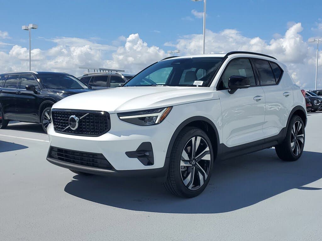 2026 Volvo XC40 B4 Plus FWD