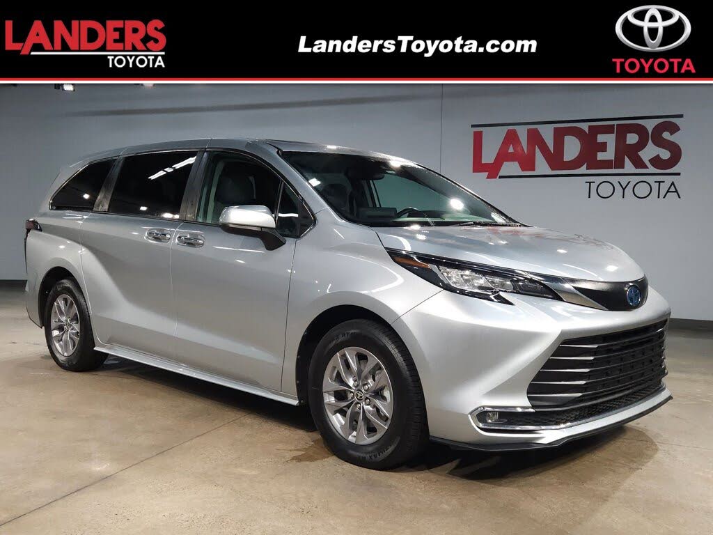 2022 Toyota Sienna XLE 7-Passenger AWD