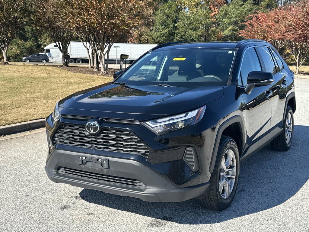 2025 Toyota RAV4 XLE FWD