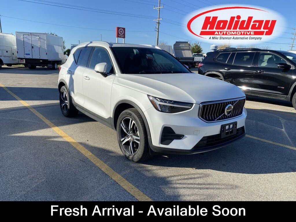 2025 Volvo XC40 B5 Core Bright Theme AWD