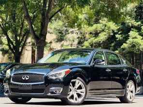 INFINITI Q70L 3.7 RWD