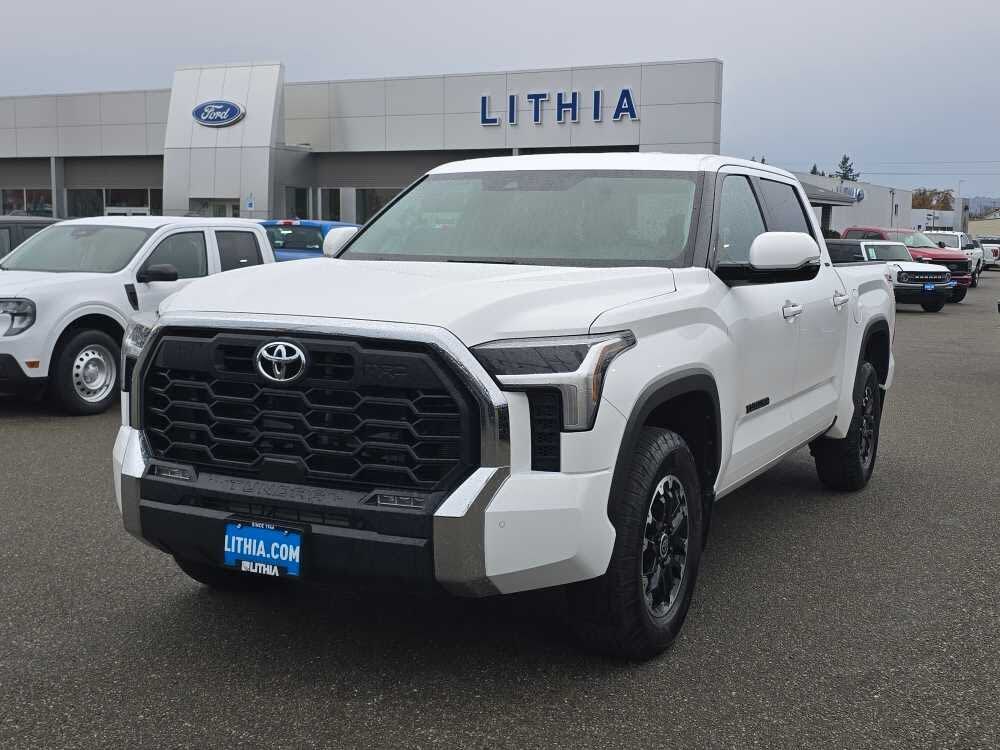 2022 Toyota Tundra SR5 CrewMax Cab 4WD
