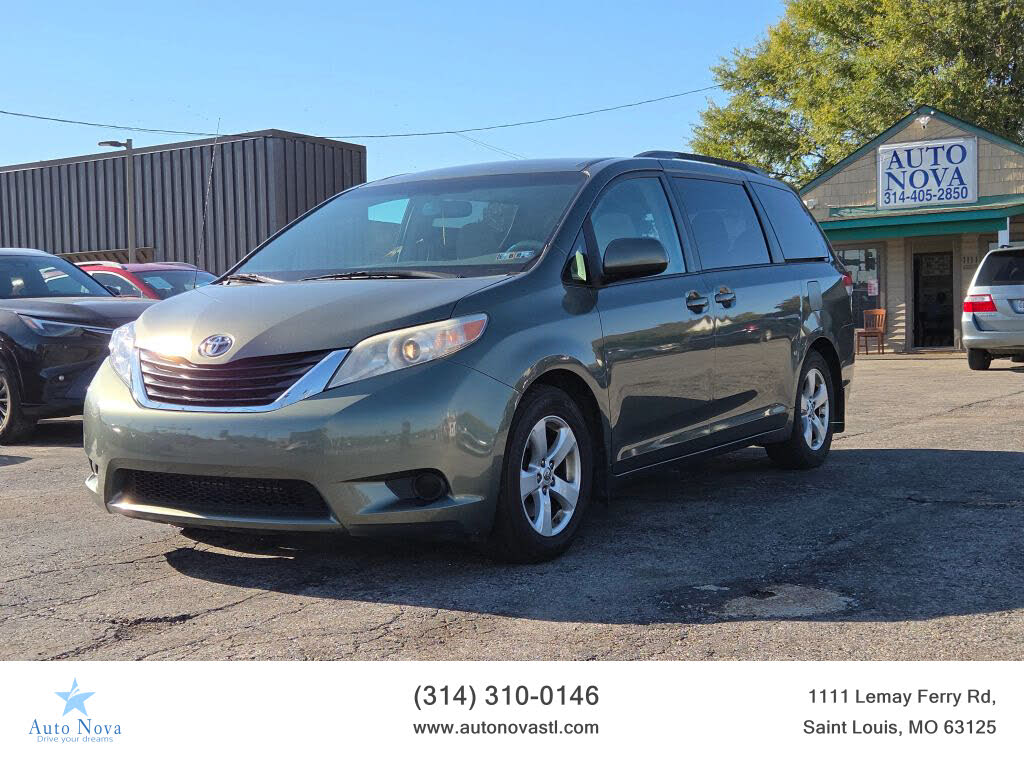 2014 Toyota Sienna LE 7-Passenger Auto Access Seat
