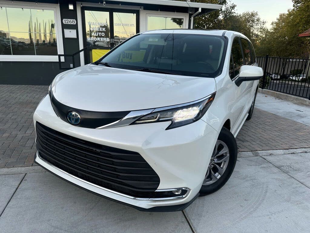 2021 Toyota Sienna XLE 7-Passenger FWD