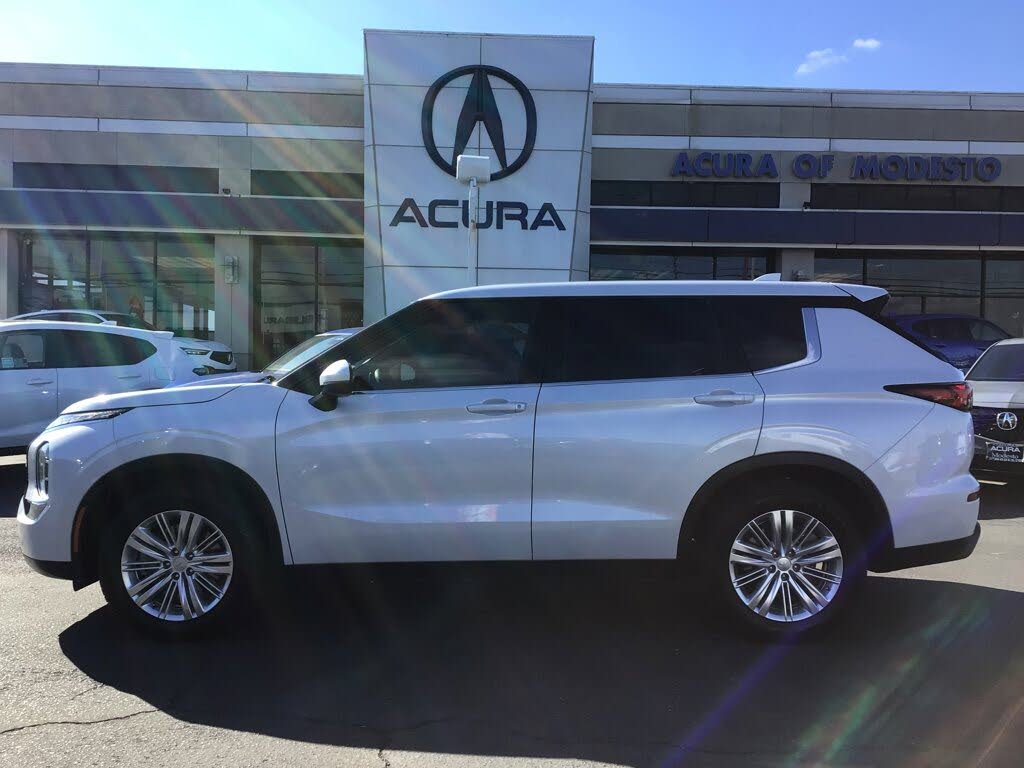 2022 Mitsubishi Outlander ES FWD