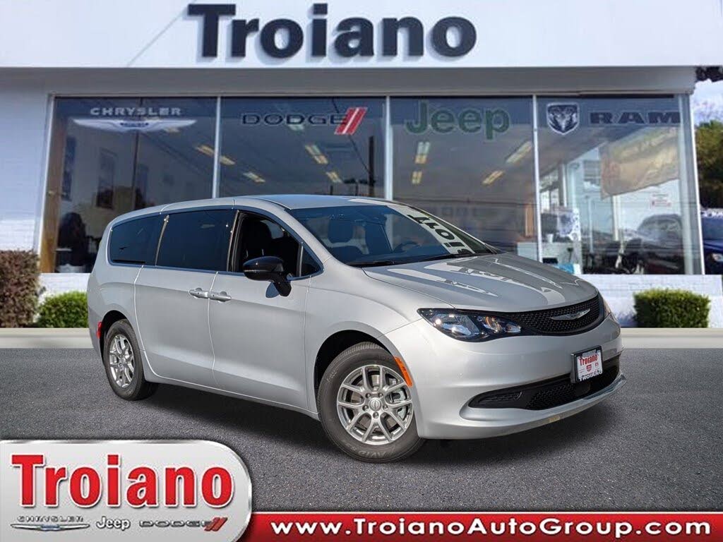 2026 Chrysler Voyager LX FWD