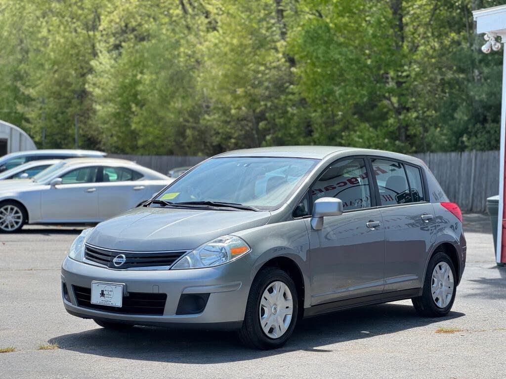 2012 Nissan Versa 1.8 S Hatchback