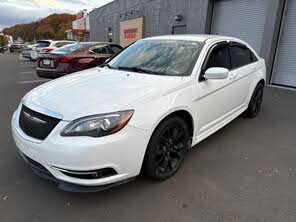 Chrysler 200 Limited Sedan FWD
