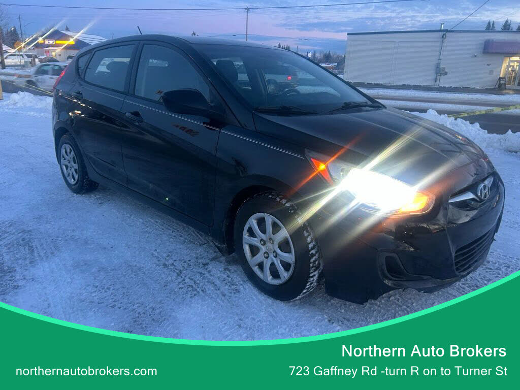 2014 Hyundai Accent GS 4-Door Hatchback FWD