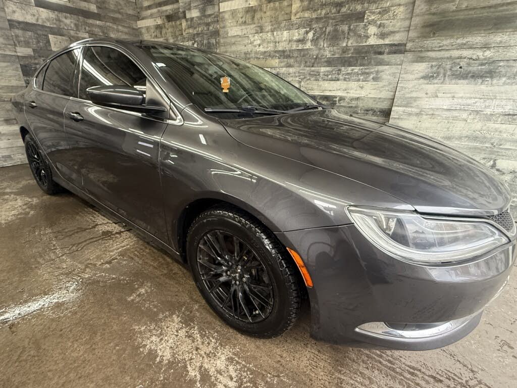 2016 Chrysler 200 Limited Sedan FWD