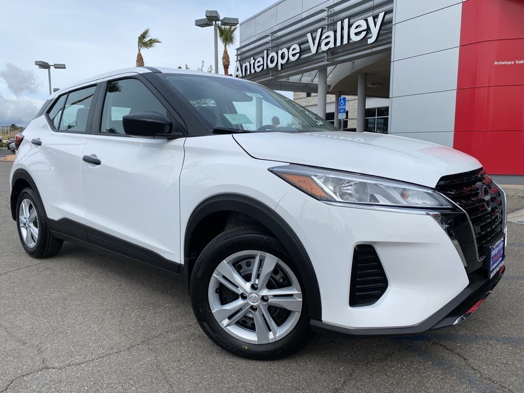 2025 Nissan Kicks Play S FWD