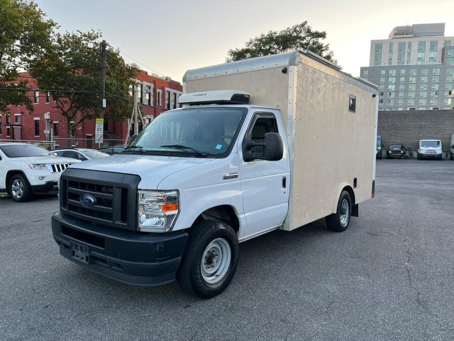 2022 Ford E-Series Chassis E-350 SD Cutaway RWD