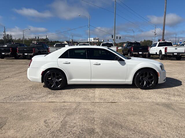 2022 Chrysler 300 Touring RWD