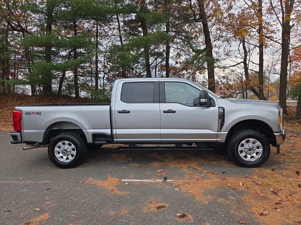 2023 Ford F-250 Super Duty XLT Crew Cab 4WD
