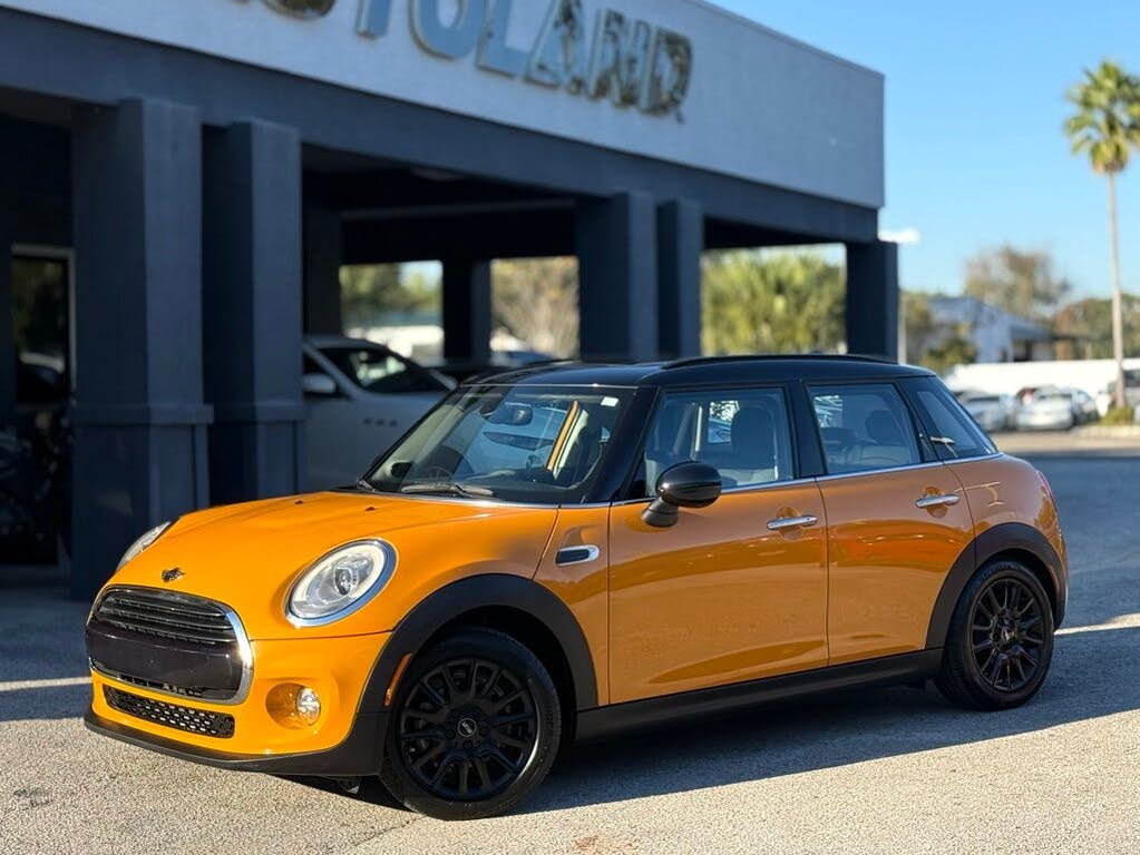 2017 MINI Cooper 4-Door Hatchback FWD