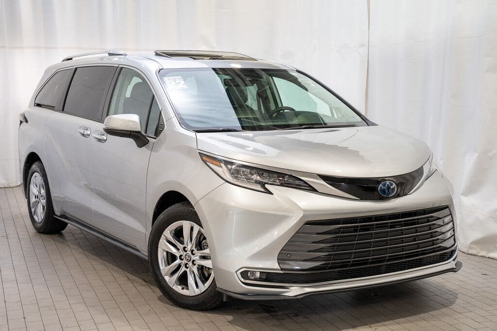2022 Toyota Sienna Limited 7-Passenger FWD
