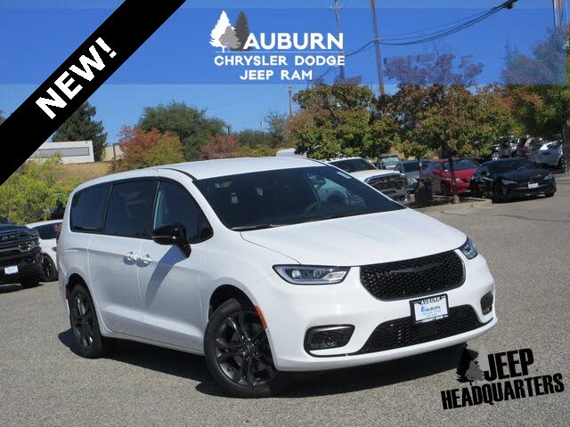 2026 Chrysler Pacifica Select AWD