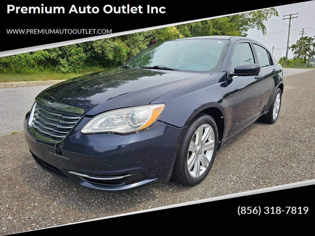 2012 Chrysler 200 Touring Sedan FWD