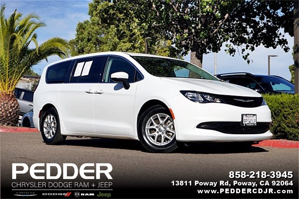 2022 Chrysler Voyager LX FWD