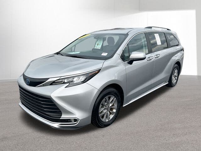 2024 Toyota Sienna XLE 7-Passenger FWD