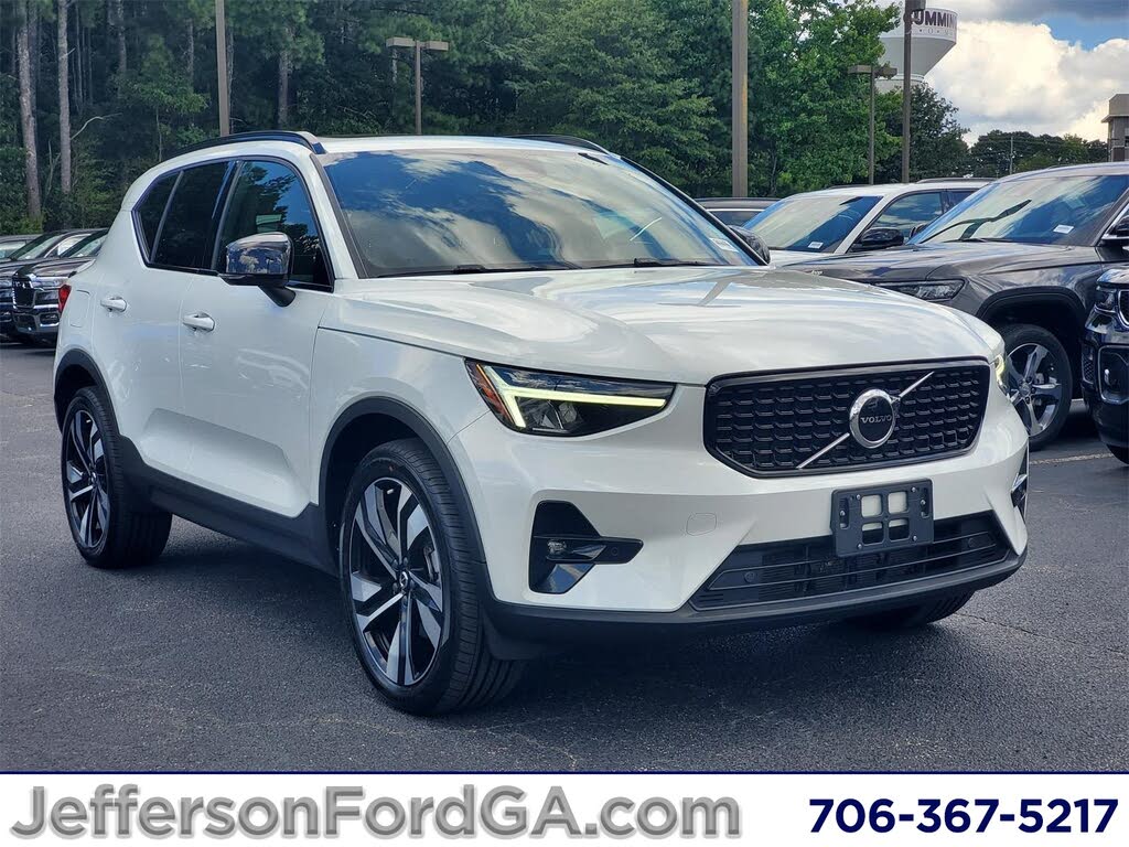 2023 Volvo XC40 B5 Plus Dark Theme AWD