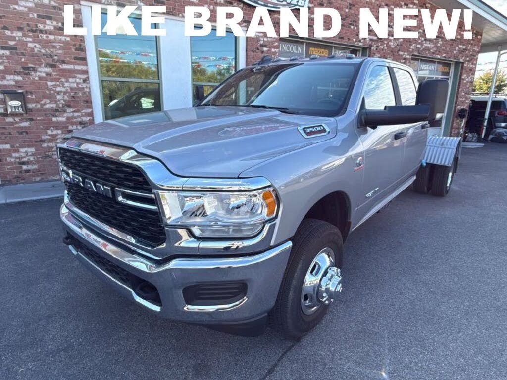 2022 RAM 3500 Chassis SLT Crew Cab LB DRW 4WD