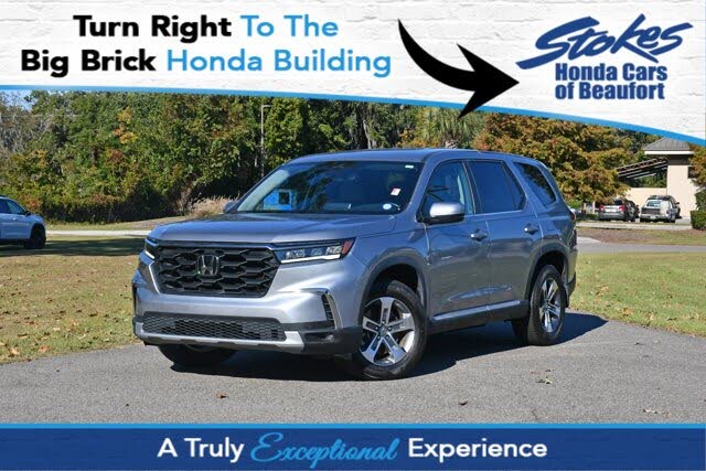 2023 Honda Pilot EX-L FWD with Captains Chairs