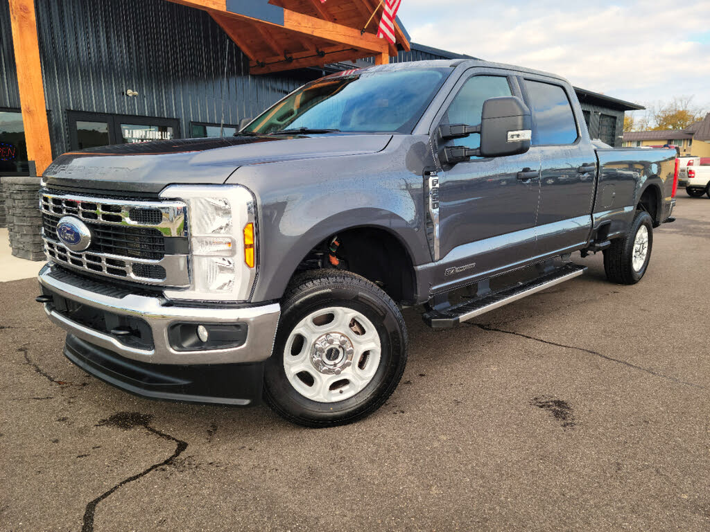 2025 Ford F-250 Super Duty XLT Crew Cab 4WD