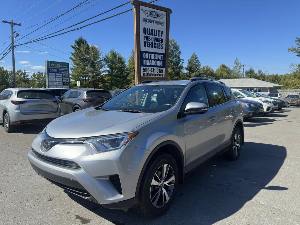 Toyota RAV4 LE AWD 2018