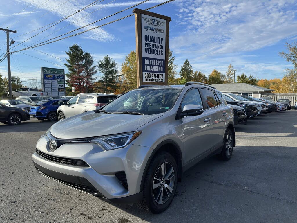 Toyota RAV4 LE AWD 2018