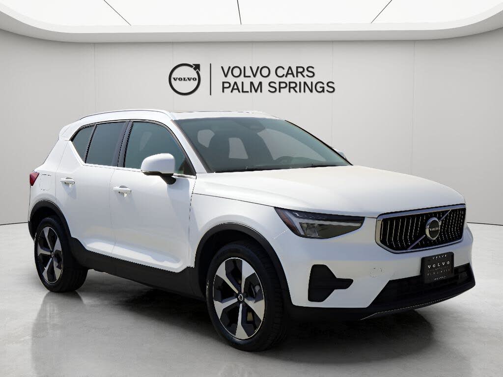 2025 Volvo XC40 B5 Core Bright Theme AWD