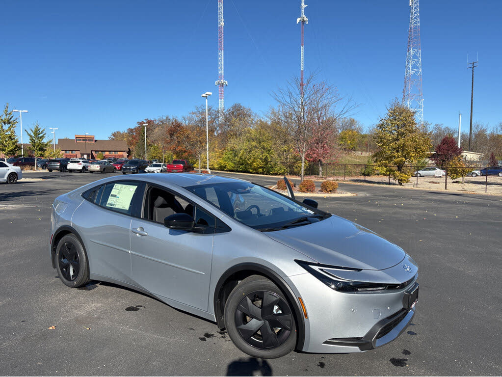 2026 Toyota Prius Plug-In Hybrid SE FWD
