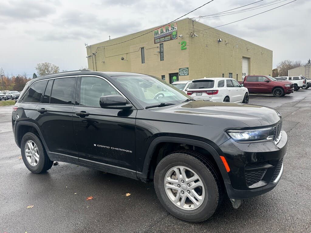 2023 Jeep Grand Cherokee Laredo 4WD