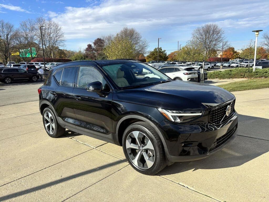 2023 Volvo XC40 B5 Plus Dark Theme AWD