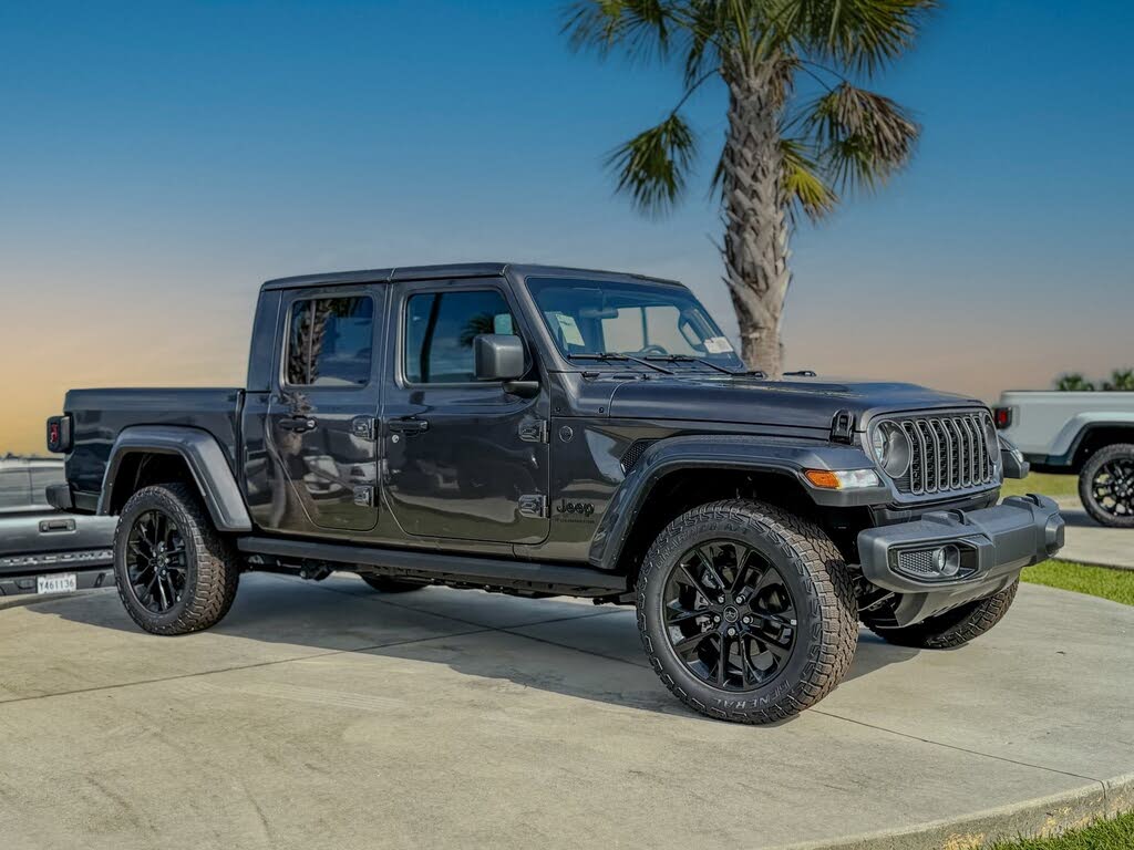 2025 Jeep Gladiator NightHawk Crew Cab 4WD