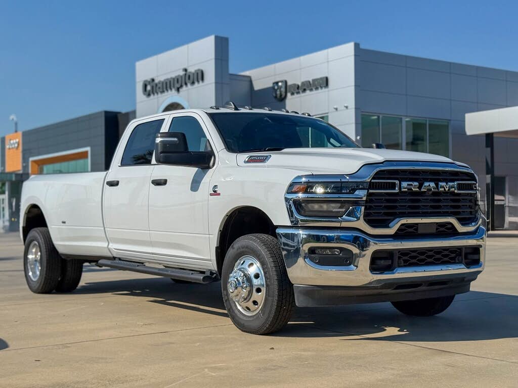 2025 RAM 3500 Tradesman Crew Cab LB DRW 4WD
