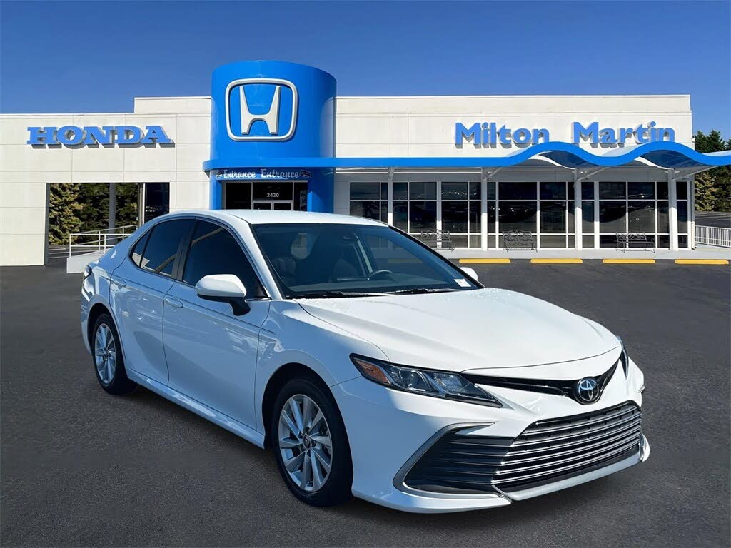 2024 Toyota Camry LE FWD