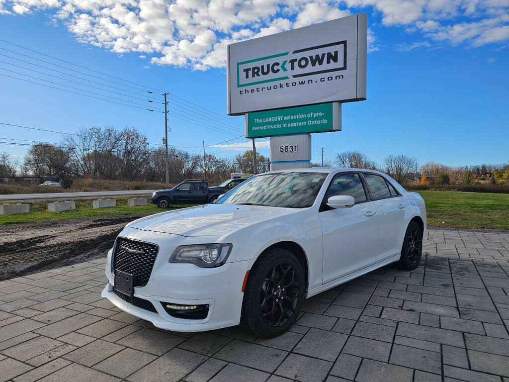 2023 Chrysler 300 Touring L AWD