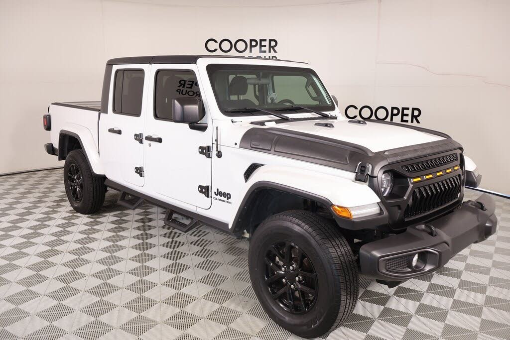 2022 Jeep Gladiator Sport Crew Cab 4WD