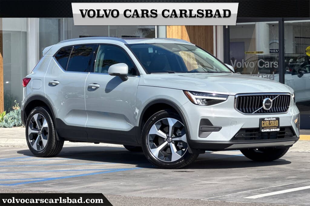 2025 Volvo XC40 B5 Core Bright Theme AWD