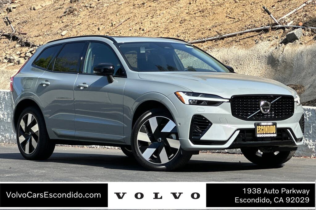 2025 Volvo XC60 Recharge T8 Plus Dark Theme eAWD