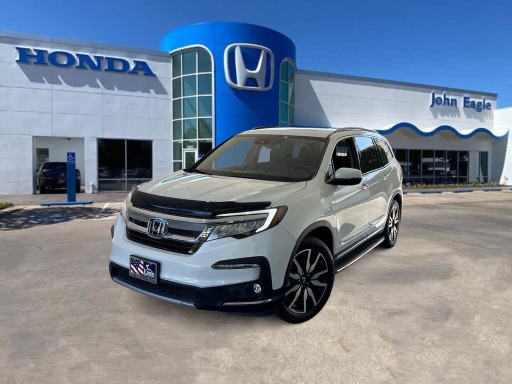 2021 Honda Pilot Touring FWD with Rear Captains Chairs