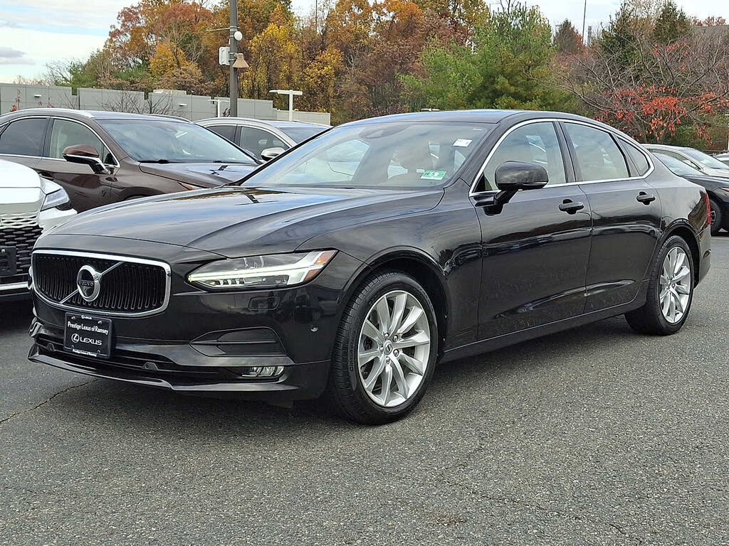 2017 Volvo S90 T6 Momentum AWD