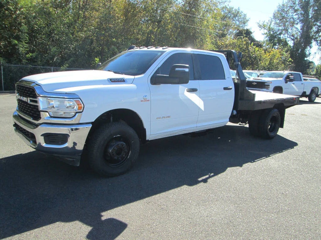 2024 RAM 3500 Chassis Tradesman Crew Cab LB DRW 4WD