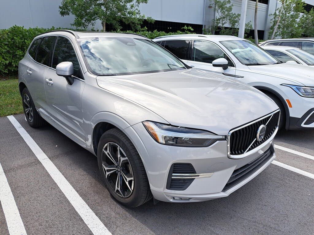2022 Volvo XC60 B5 Momentum FWD
