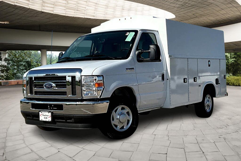 2025 Ford E-Series Chassis E-350 SD Cutaway SB RWD