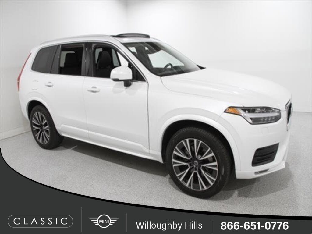 2022 Volvo XC90 T6 Momentum 7-Passenger AWD