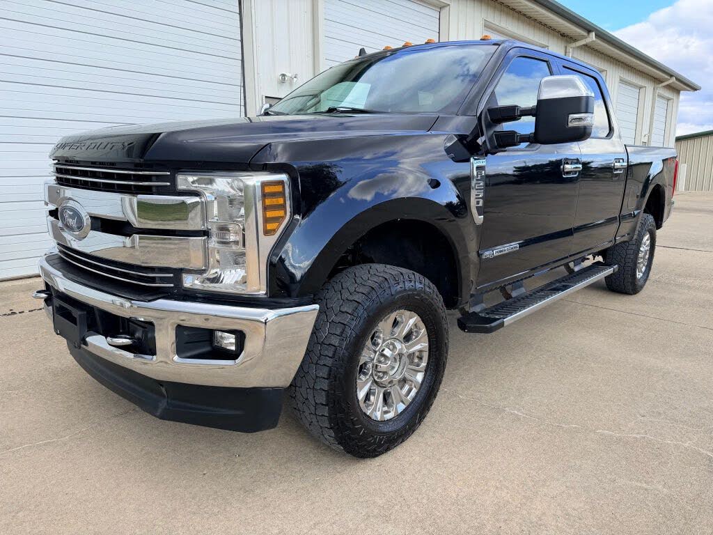 2019 Ford F-250 Super Duty Lariat Crew Cab 4WD