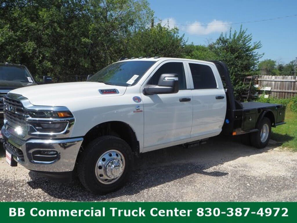 2025 RAM 3500 Chassis Tradesman Crew Cab LB DRW 4WD